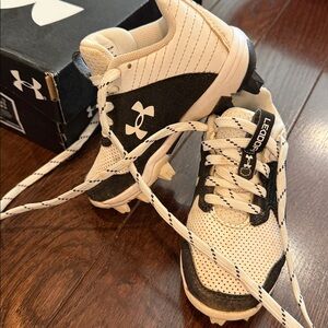 Under Armour Leadoff Low Jr T-ball Baseball Cleats 8k